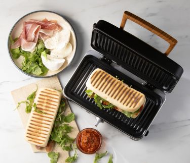 Sendvičovač - Gril - Vaflovač - 3v1 - černý - DOMO DO9278C, příkon 1 100 W, termostat, černá barva