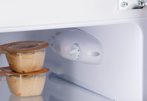 Retro lednice s mrazákem nahoře - černá - PRIMO PR166RKZ, Objem chladničky: 162 l *, Objem mrazáku: 44 l *, Třída: E