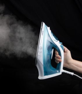 Napařovací žehlička CeraGliss - keramická - DOMO DO7060S, Příkon: 2 400 W, Parní ráz: 120 g/min