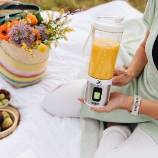 Aku smoothie mixér X-Power to go 120W - bílý - DOMO DO752BL, Příkon:120 W, Objem: 600 ml, USB dobíjení, dlouhá výdrž baterie