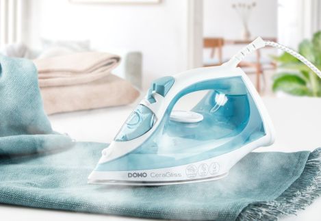Napařovací žehlička CeraGliss - keramická - DOMO DO7060S, Příkon: 2 400 W, Parní ráz: 120 g/min