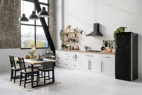 Retro lednice s mrazákem uvnitř - černá - PRIMO PR164RKZ, Objem chladničky: 194 l *, Objem mrazáku: 24 l *, Třída: D