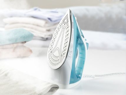 Napařovací žehlička CeraGliss - keramická - DOMO DO7060S, Příkon: 2 400 W, Parní ráz: 120 g/min