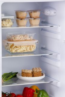 Retro lednice s mrazákem nahoře - černá - PRIMO PR166RKZ, Objem chladničky: 162 l *, Objem mrazáku: 44 l *, Třída: E