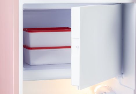 Retro lednice s mrazákem uvnitř - růžová - DOMO DO91708R, Objem chladničky: 194 l *, Objem mrazáku: 24 l *, Třída: D